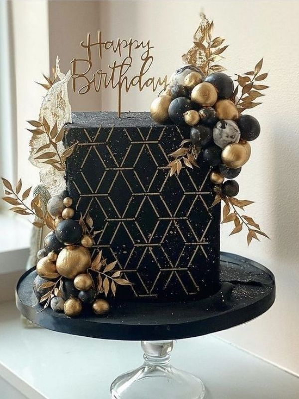 Elegant-Black-and-Gold-Graduation-Cake-Ideas