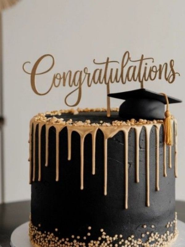 Elegant-Black-and-Gold-Graduation-Cake-Ideas