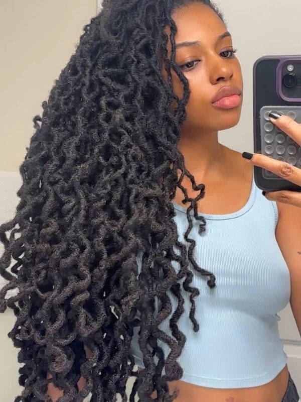 Stylish-Graduation-Hairstyles-for-Long-Locs