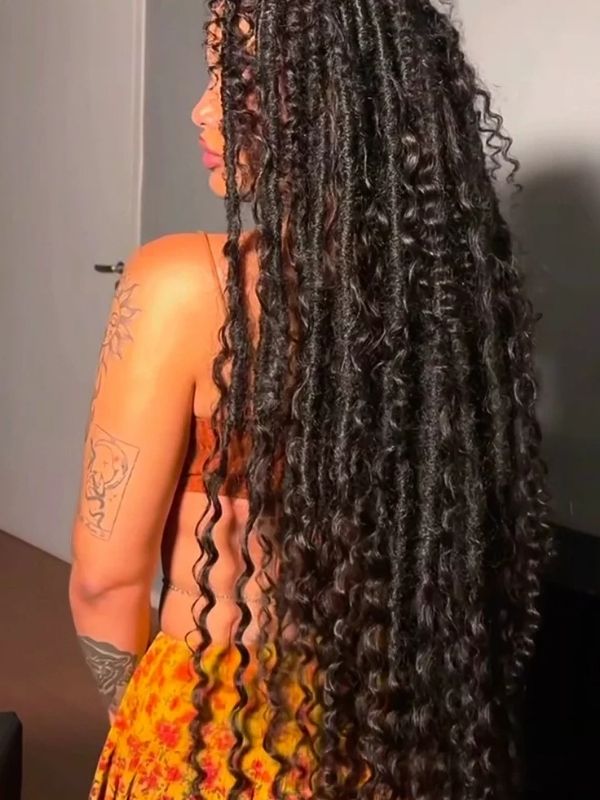 Stylish-Graduation-Hairstyles-for-Long-Locs