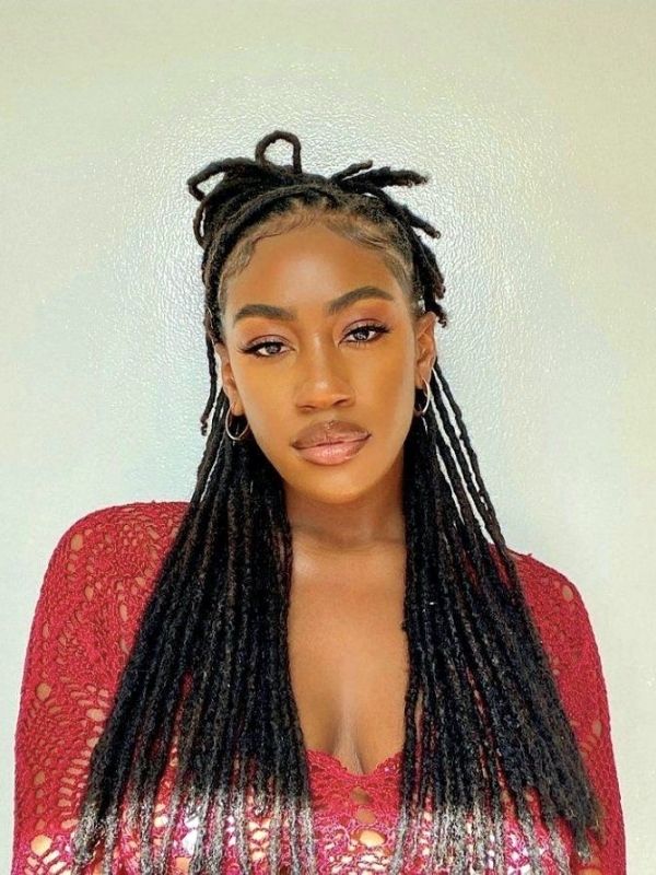 Stylish-Graduation-Hairstyles-for-Long-Locs