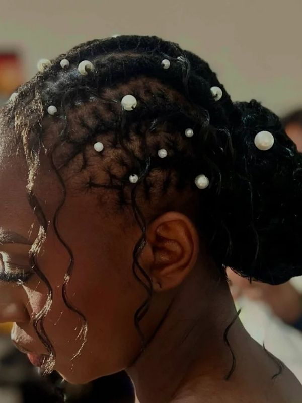 Stylish-Graduation-Hairstyles-for-Long-Locs