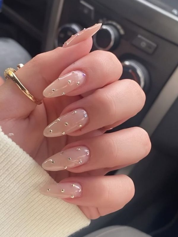 Summer-Wedding-Nail-Ideas-for-Beach-Brides