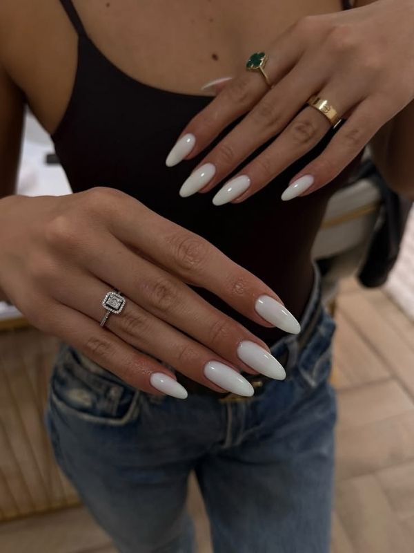 Summer-Wedding-Nail-Ideas-for-Beach-Brides