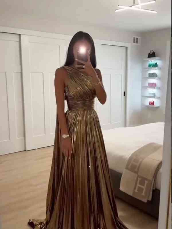 Trending-Prom-Dresses-Everyone-Is-Obsessed-With