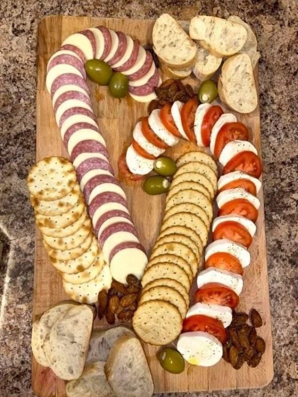 Christmas-Charcuterie-Board-Ideas-for-Parties
