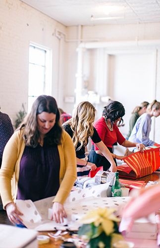 christmas-gift-wrapping-race-office-team-challenge