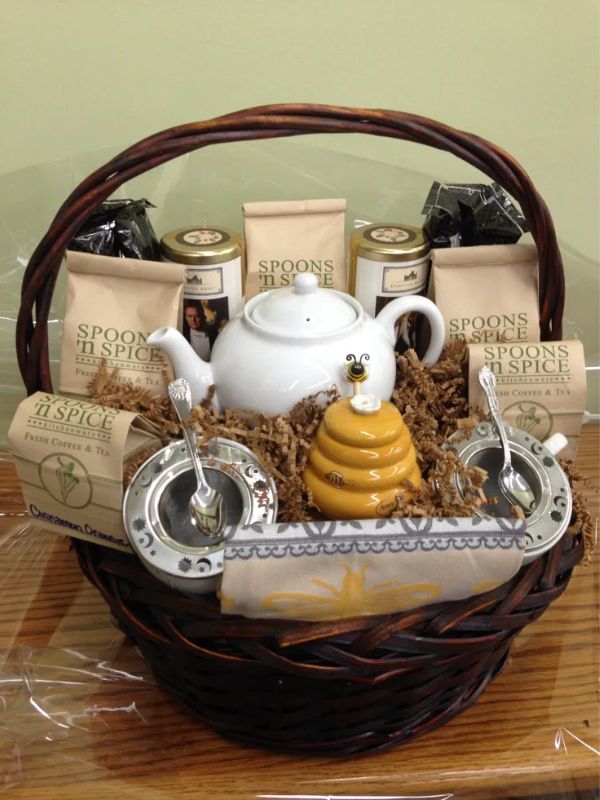 Christmas-Gift-Baskets-for-Friends