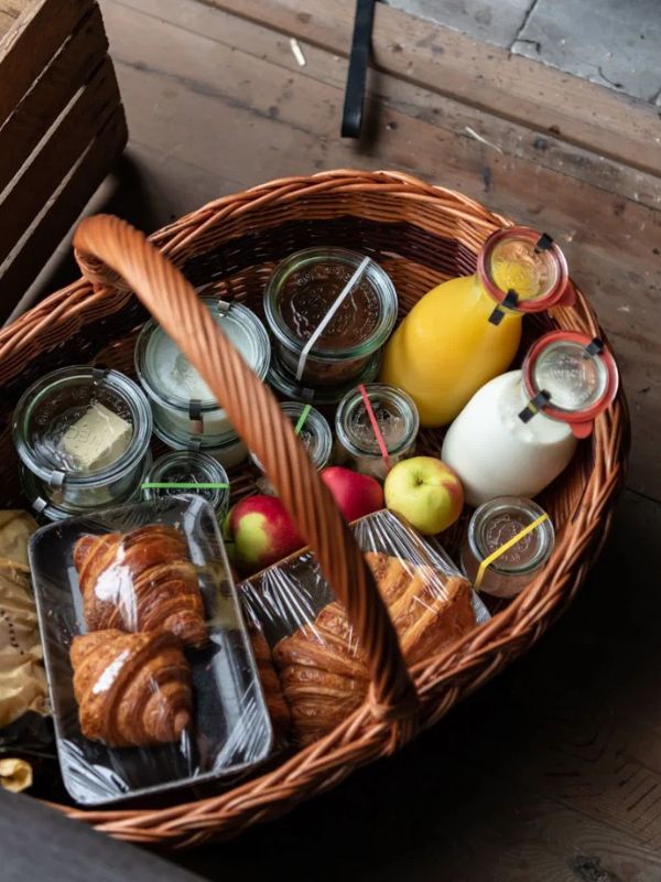 Christmas-Gift-Baskets-for-Friends