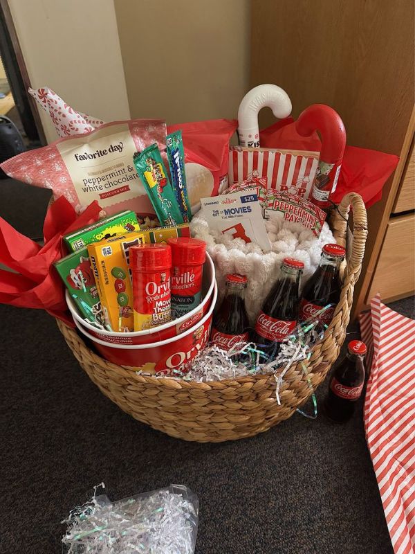 Christmas-Gift-Baskets-for-Friends