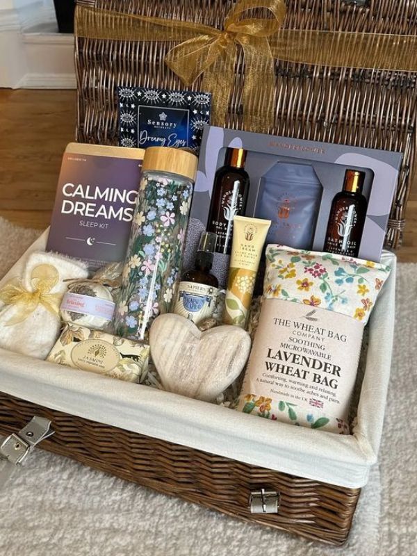 Christmas-Gift-Baskets-for-Friends