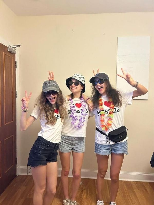 Creative-Tourist-Halloween-Costume-Ideas-for-Adults-and-Couples