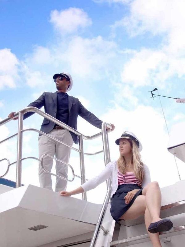 Creative-Tourist-Halloween-Costume-Ideas-for-Adults-and-Couples