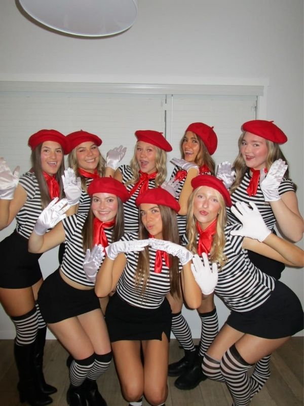 Creative-Tourist-Halloween-Costume-Ideas-for-Adults-and-Couples