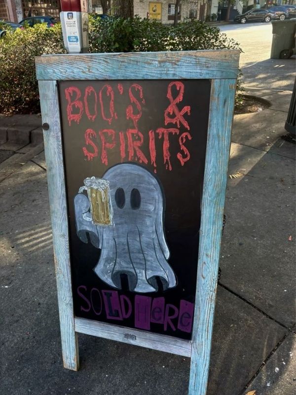 Eerie-Halloween-Chalkboard-Ideas-for-Spooky-Home-Decor