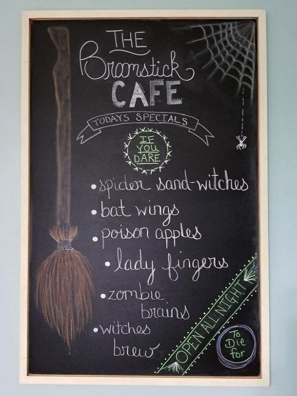 Eerie-Halloween-Chalkboard-Ideas-for-Spooky-Home-Decor