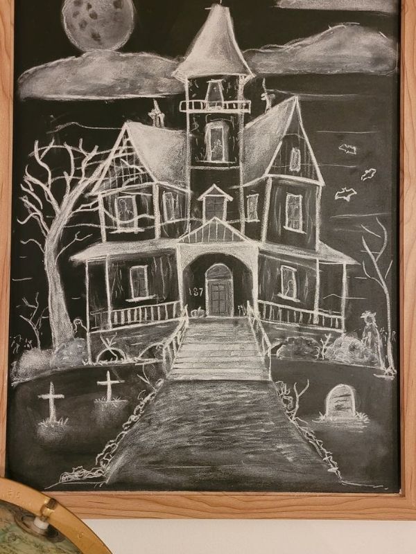 Eerie-Halloween-Chalkboard-Ideas-for-Spooky-Home-Decor