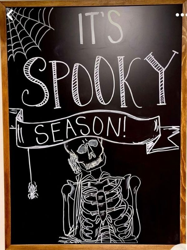 Eerie-Halloween-Chalkboard-Ideas-for-Spooky-Home-Decor