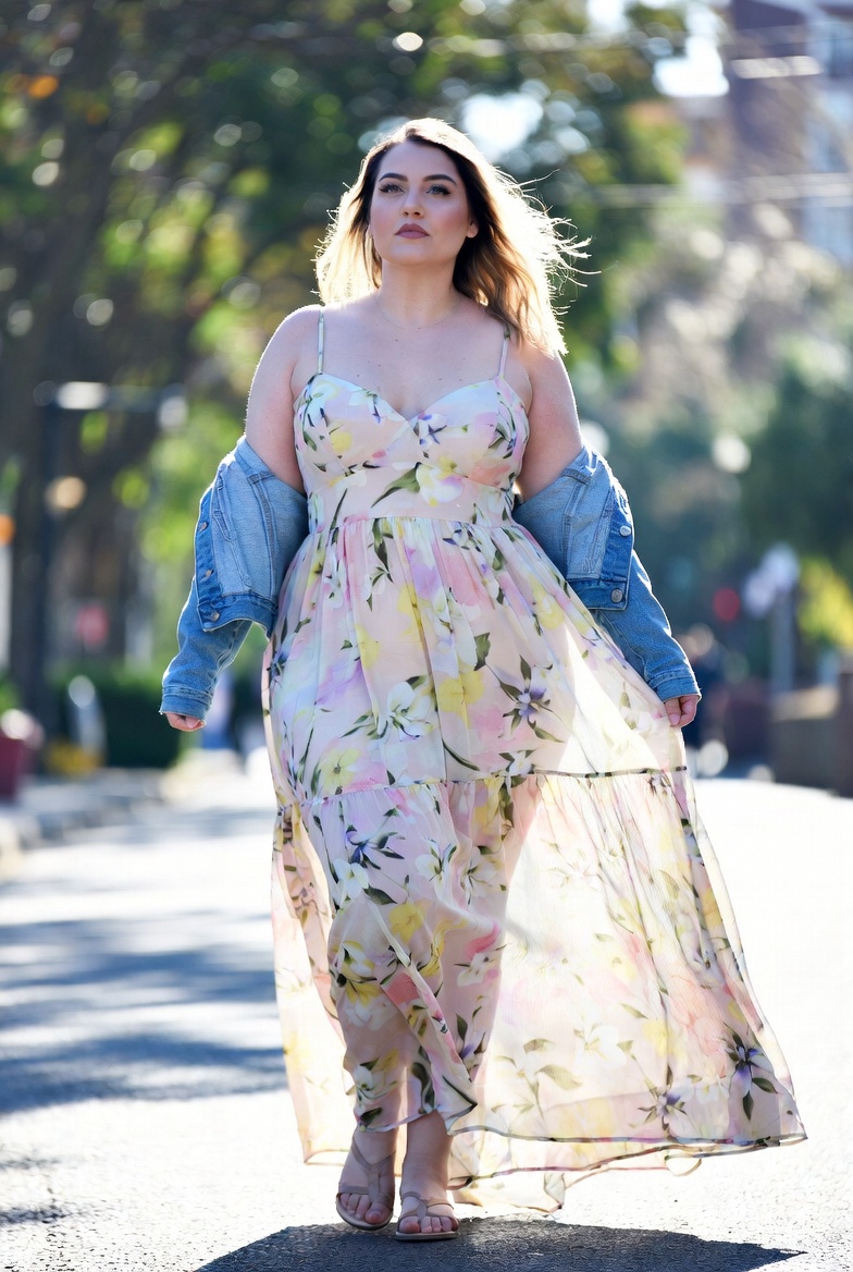 Plus-size-woman-wearing-a-lightweight-flowy-maxi-dress-and-flat-sandals-for-comfortable-summer-sports-mom-outfits