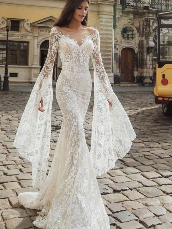 Halloween-Wedding-Dress-Ideas-for-a-Spooky-Yet-Elegan- Look
