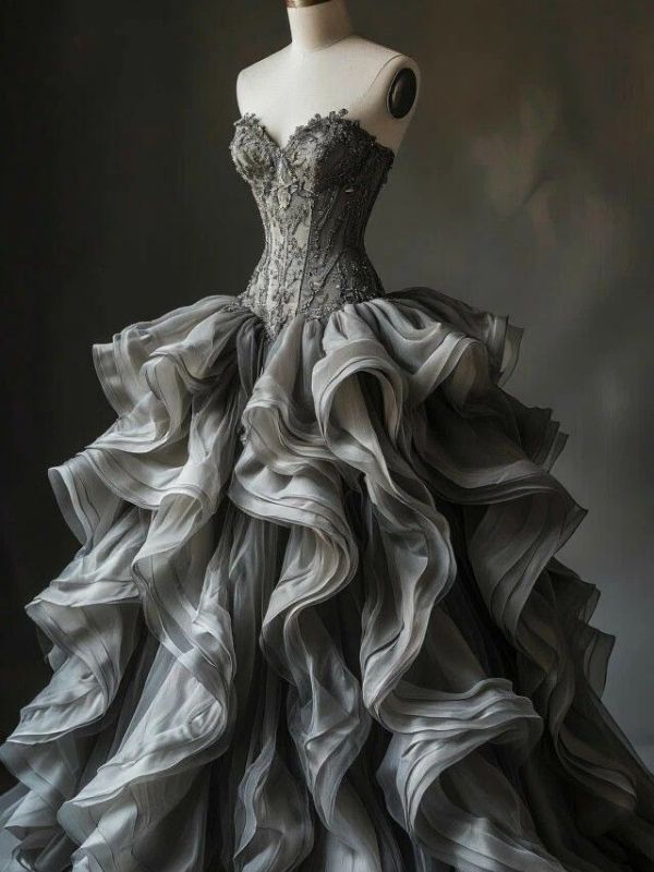 Halloween-Wedding-Dress-Ideas-for-a-Spooky-Yet-Elegan- Look