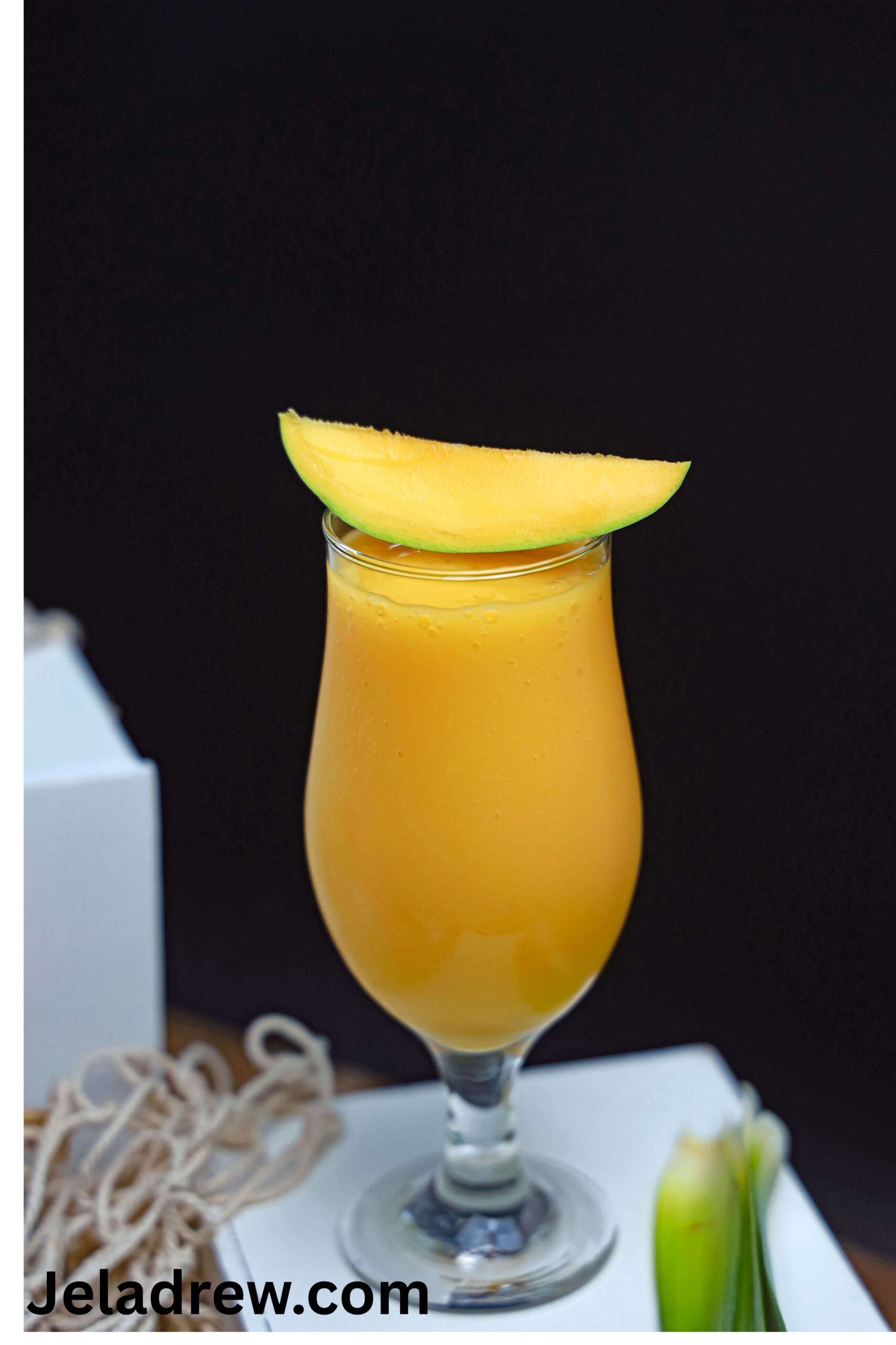 easy-mango-lassi-drink-with-fresh-mango-slice-on-dark-background