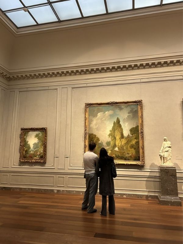 Romantic-Museum-Date-Night-Ideas-for-Couples
