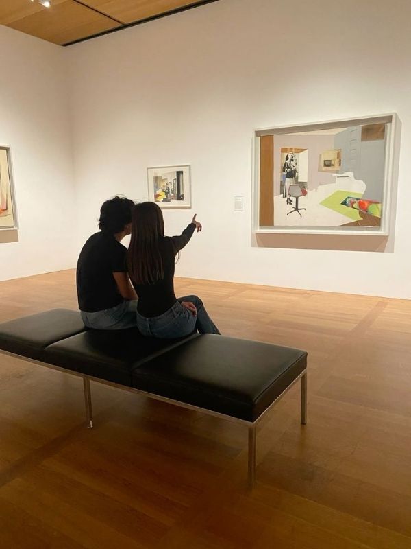 Romantic-Museum-Date-Night-Ideas-for-Couples