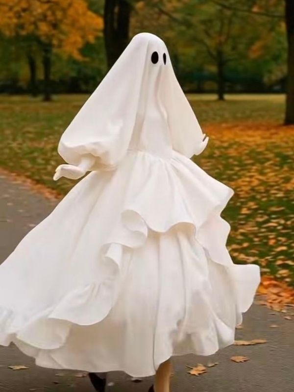 Smart-and-Spooky-Halloween-Costume-Ideas-for-Teachers-at-School