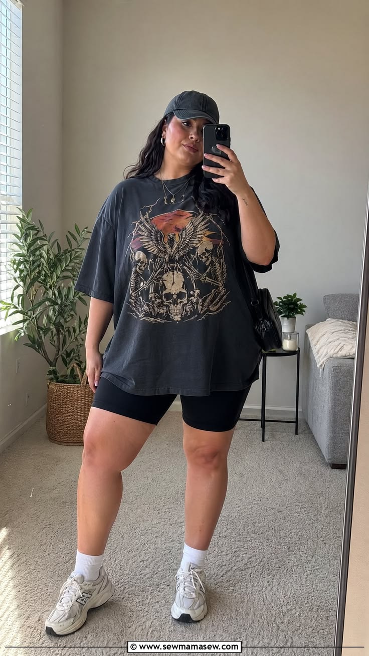 biker-shorts-oversized-tee-casual-summer-outfit-women