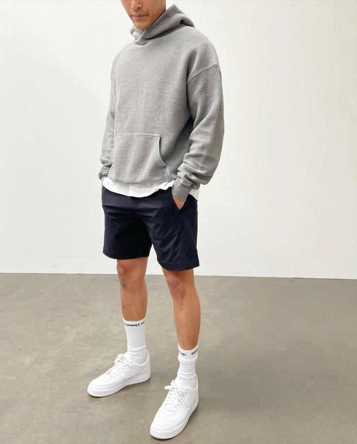 lightweight-hoodie-shorts-evening-crawfish-boil-outfit