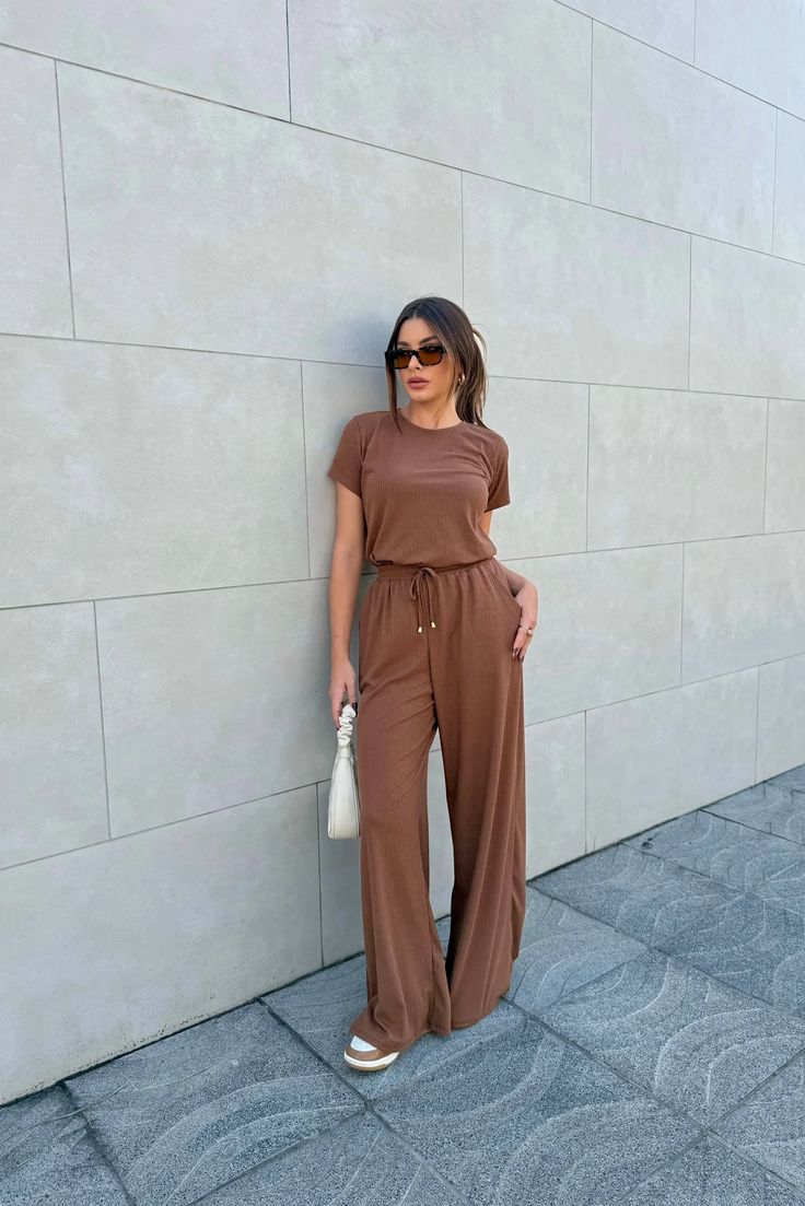 matching-lounge-set-casual-summer-outfit-women