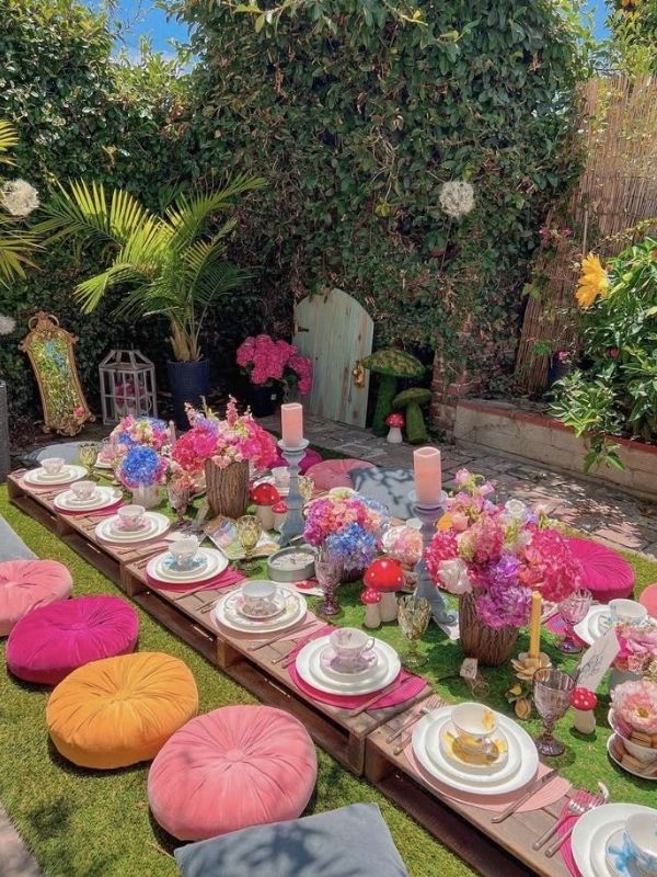 Backyard-Party-Ideas-For-Adults-on-a-Budget