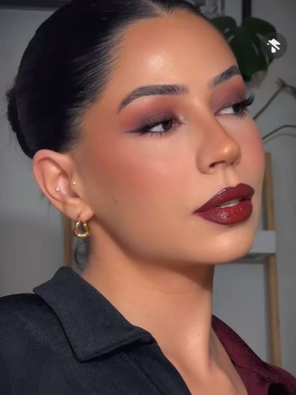 Birthday-Nail-and-Makeup-Ideas-for-a-Glamorous-Celebration