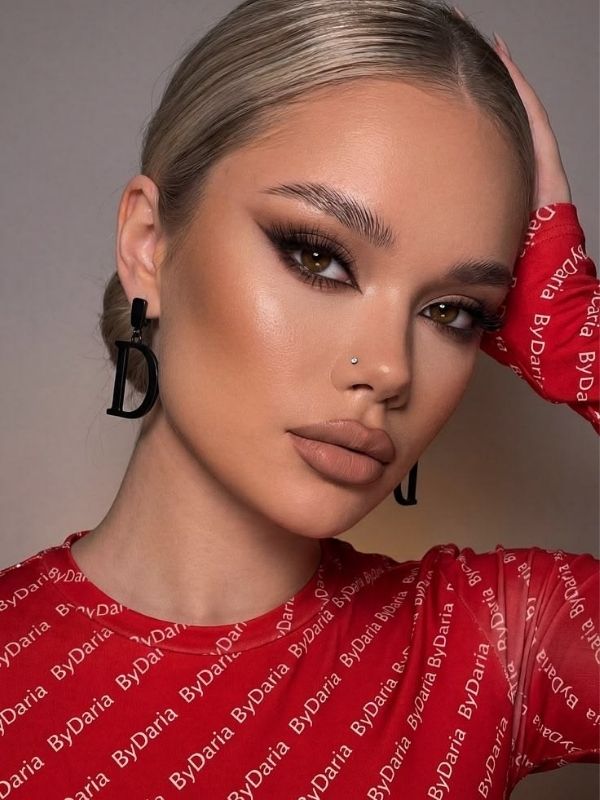 Birthday-Nail-and-Makeup-Ideas-for-a-Glamorous-Celebration