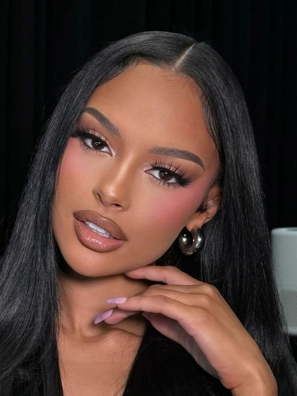 Birthday-Nail-and-Makeup-Ideas-for-a-Glamorous-Celebration