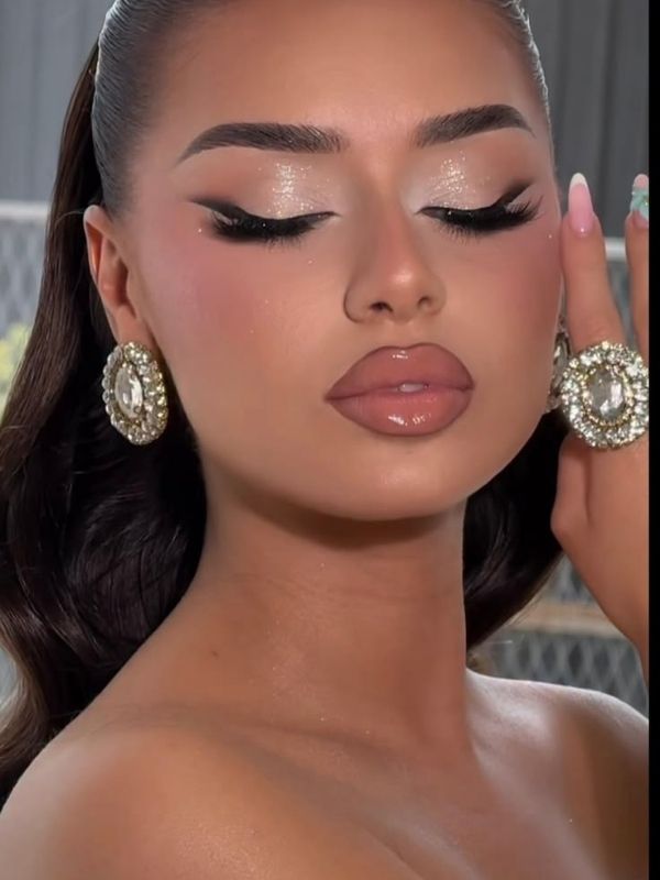 Birthday-Nail-and-Makeup-Ideas-for-a-Glamorous-Celebration