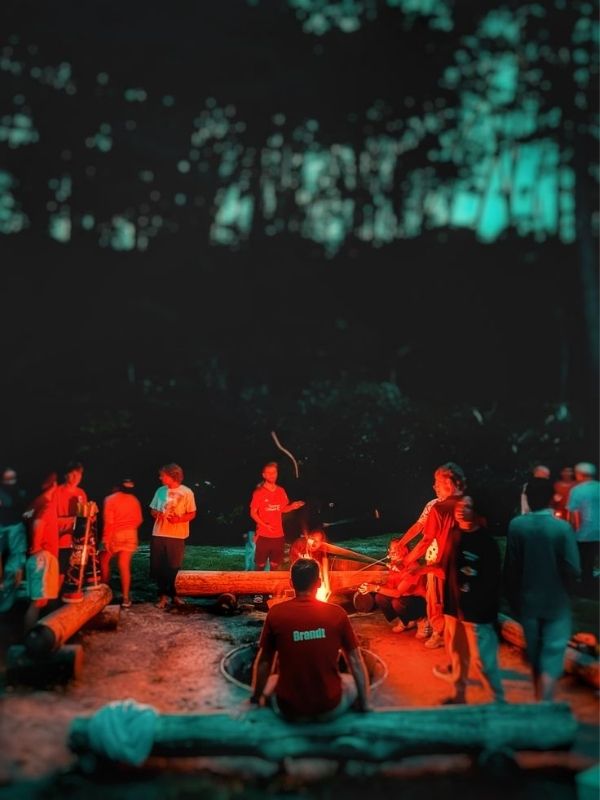 Fun-Campfire-Activities-for-Families-and-Friends