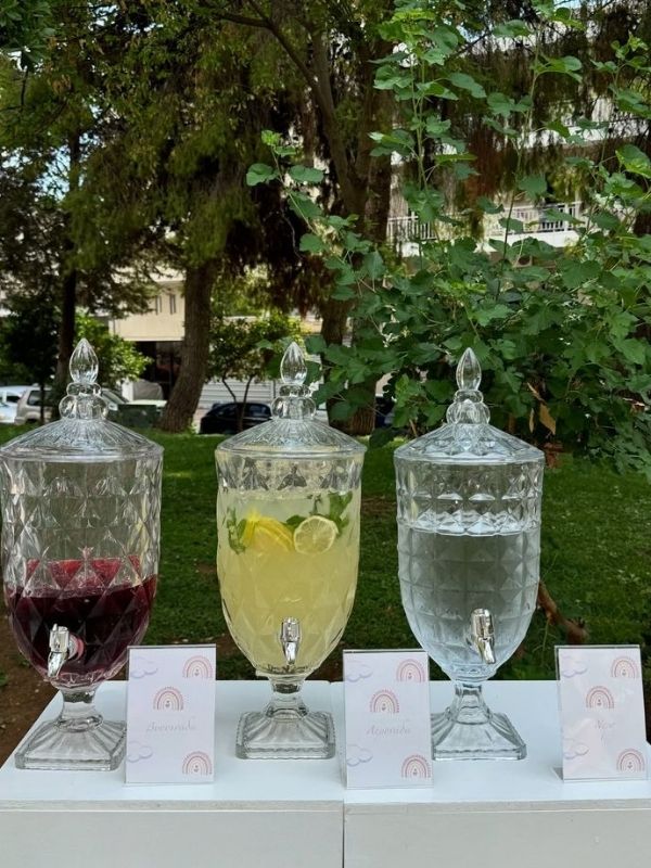 Hydration-Station-Ideas-to-Keep-Your-Guests-Refreshed