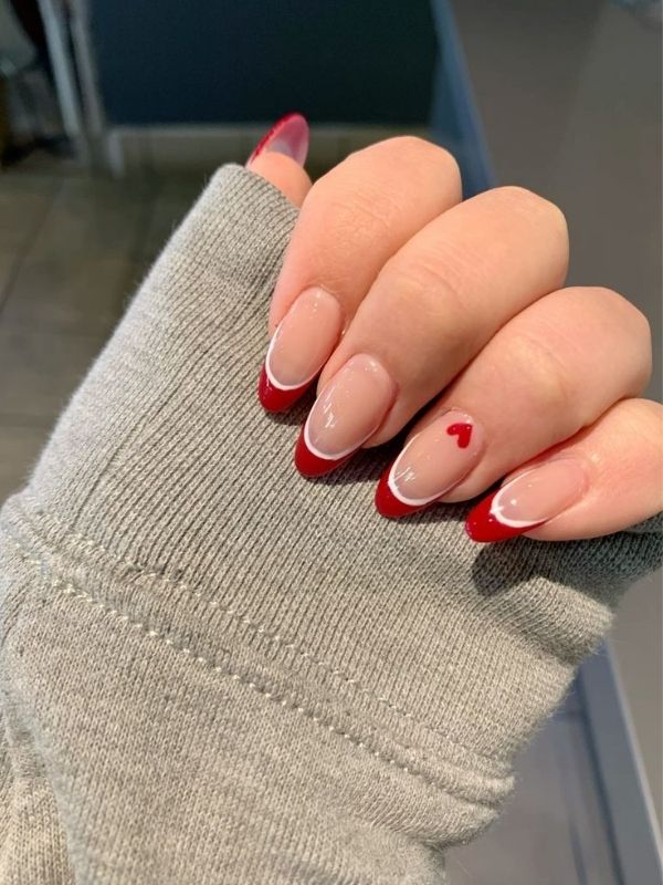 Valentine's-Day-Nail-Idea- for-a-Romantic-Manicure