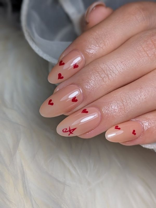 Valentine's-Day-Nail-Idea- for-a-Romantic-Manicure