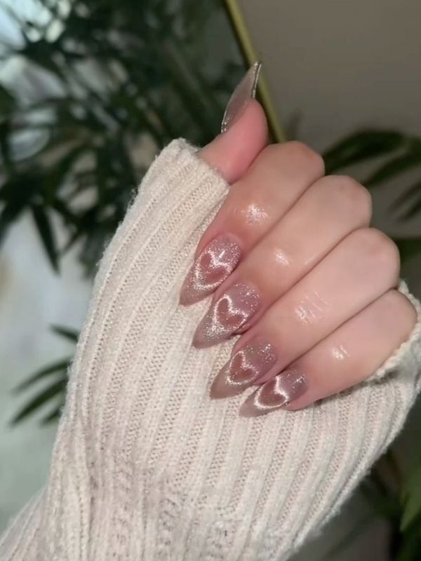 Valentine's-Day-Nail-Idea- for-a-Romantic-Manicure