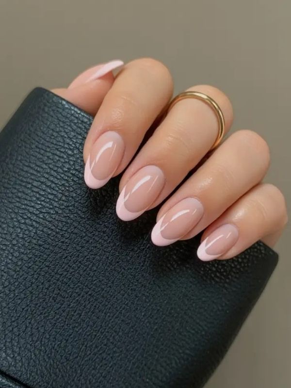 Valentine's-Day-Nail-Idea- for-a-Romantic-Manicure