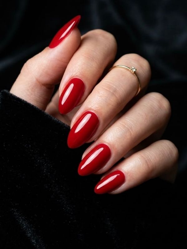Valentine's-Day-Nail-Idea- for-a-Romantic-Manicure