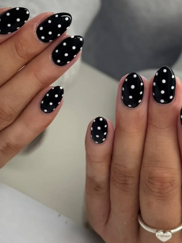 Cute-Polka-Dot-Nail-Designs-for-Short-Nails