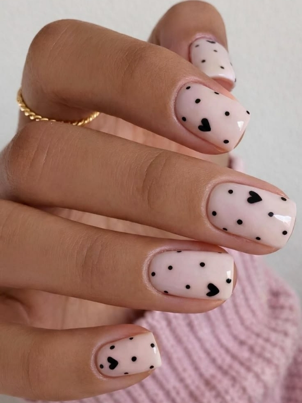 Cute-Polka-Dot-Nail-Designs-for-Short-Nails