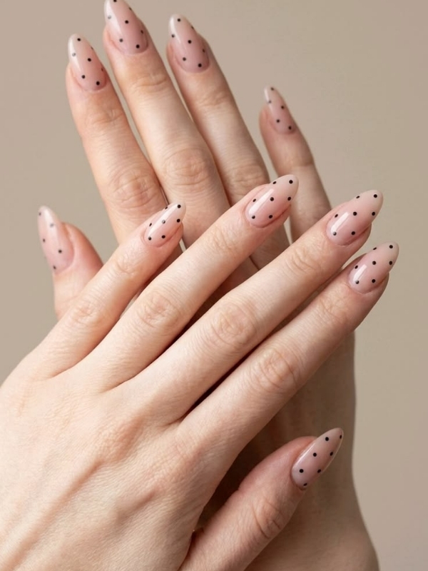 Cute-Polka-Dot-Nail-Designs-for-Short-Nails