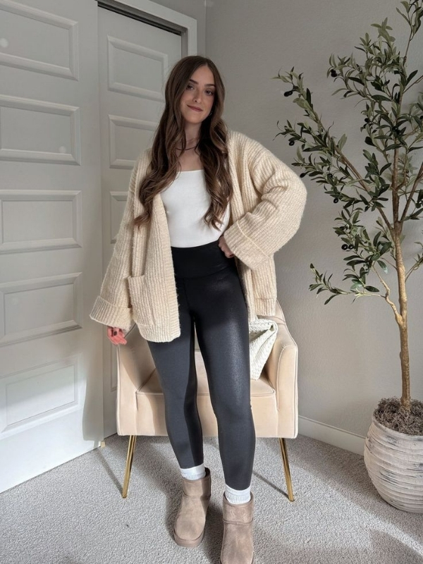 Cute-Pumpkin-Patch-Outfit-Ideas-for-Women-and-Couples