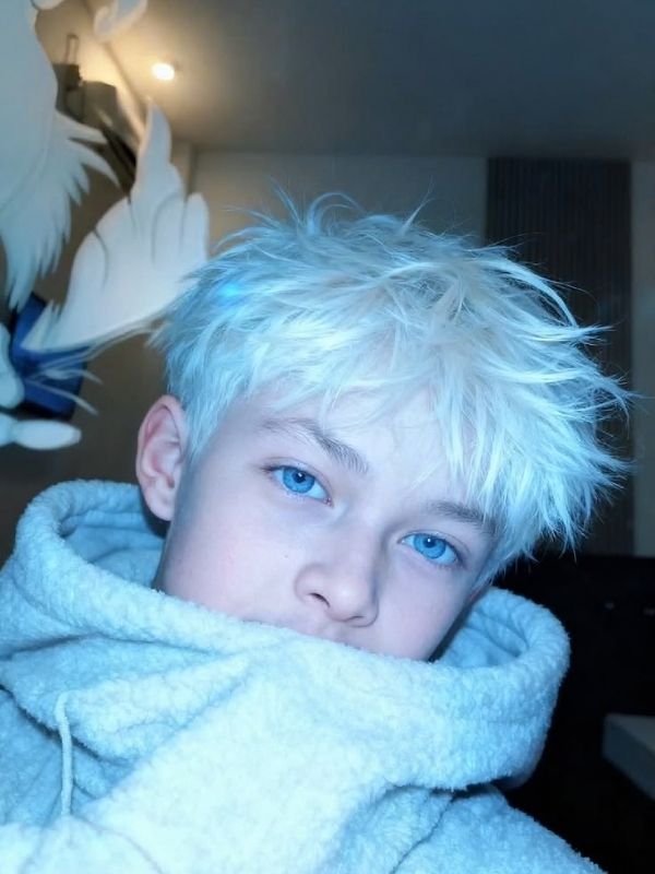Halloween-Hairstyle-Ideas-for-Men-and-Boys
