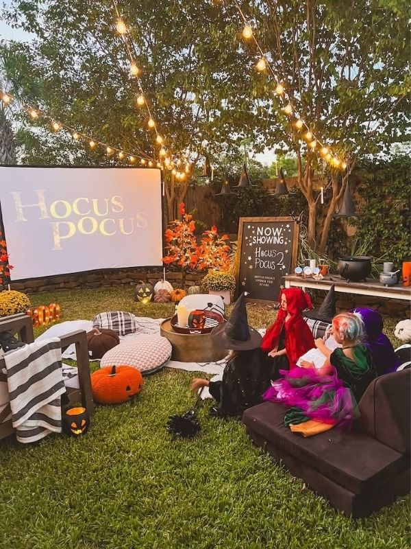 Halloween-Movie-Ideas-for-a-Spooky-Movie-Night